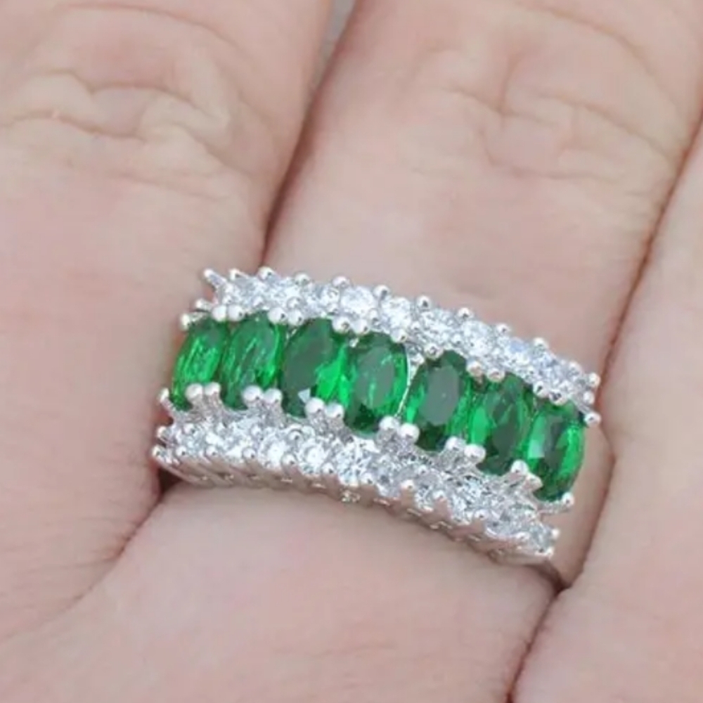 New Stunning Women's Green Ring
